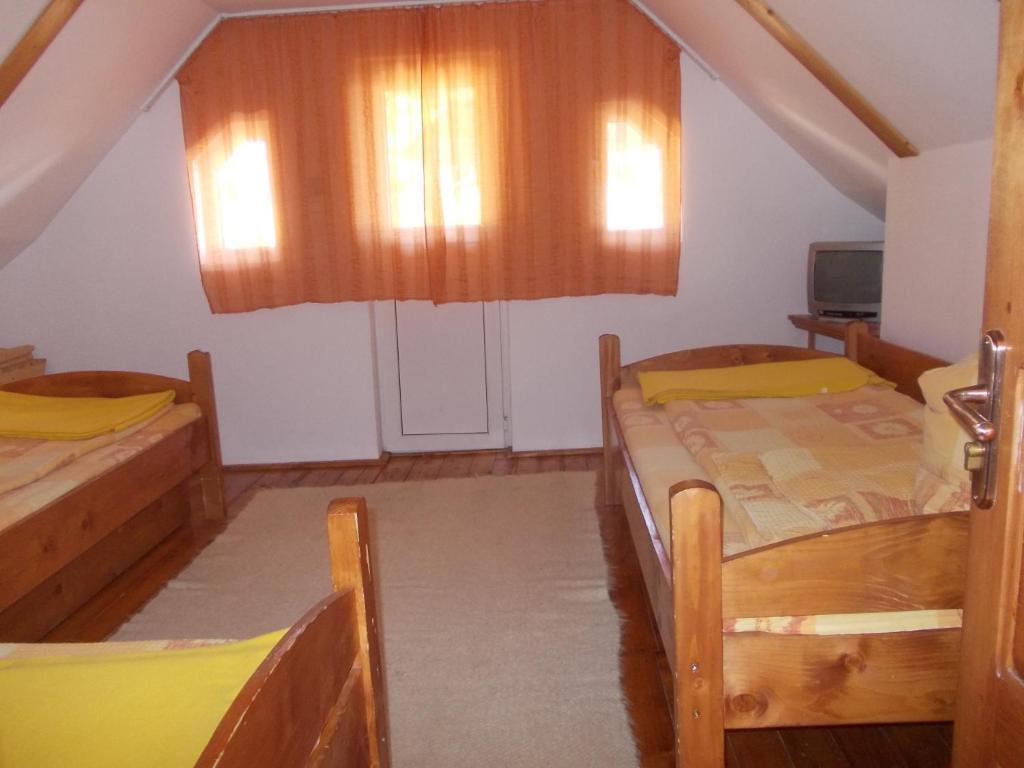 Pensiunea Adina Cavnic Cameră foto